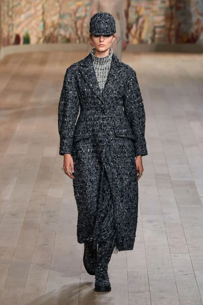 Look 8